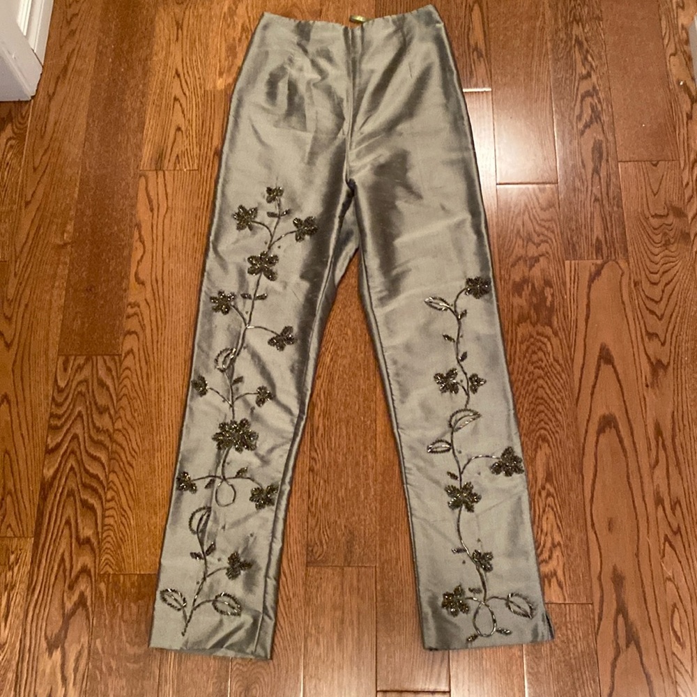 Donna Morgan Gray Floral Embroidered Cropped Pants